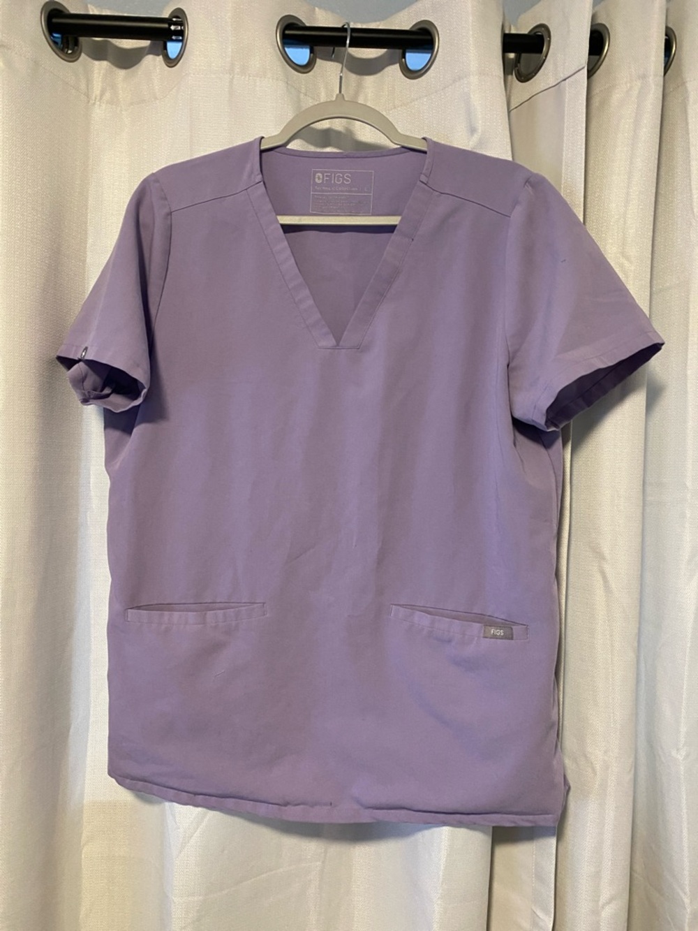 FIGS Lavender Short Sleeve V-Neck Medical Scrub Top size large
